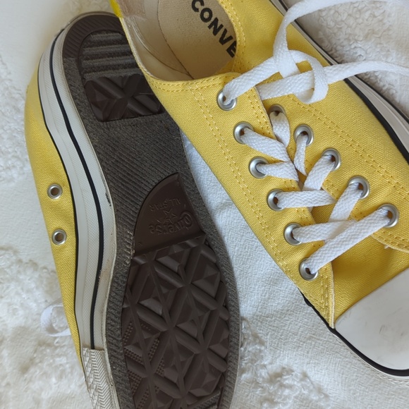 Yellow Converse Chuck Taylor Sneakers Women's 8 - Picture 2 of 5